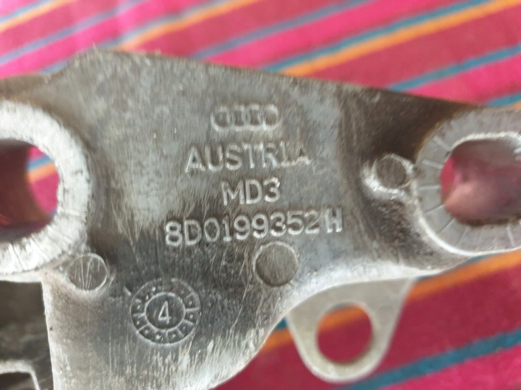 фото №4, Audi a4 b5 8d0199352h кронштейн
