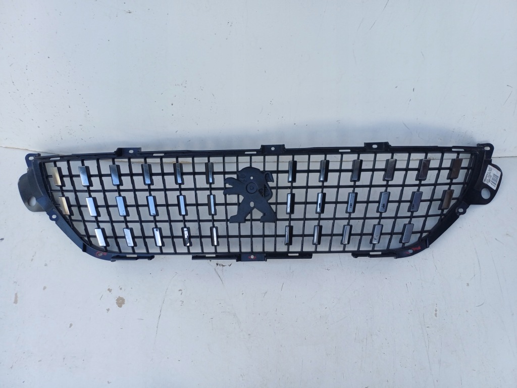 Купити Peugeot 2008 рестайлінг  решітка радіатора решітка радіатора бампера 9815372877 оригінал