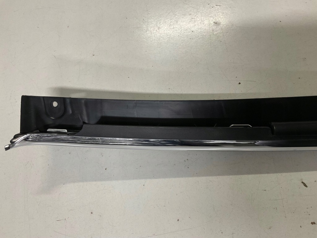 Молдинг, накладка, хром капот, решітка mercedes v-klasa w447 a4478800082 Доставка