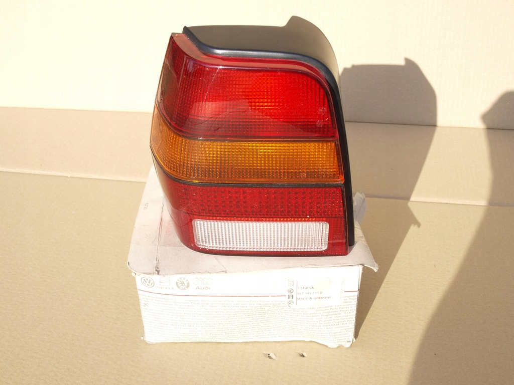 фото №1, Volkswagen оригинальный номер 867945111d лампа задняя комбинированная