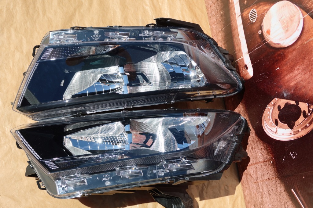 фото №3, Ford tourneo connect 2kf941005d/006d лампа