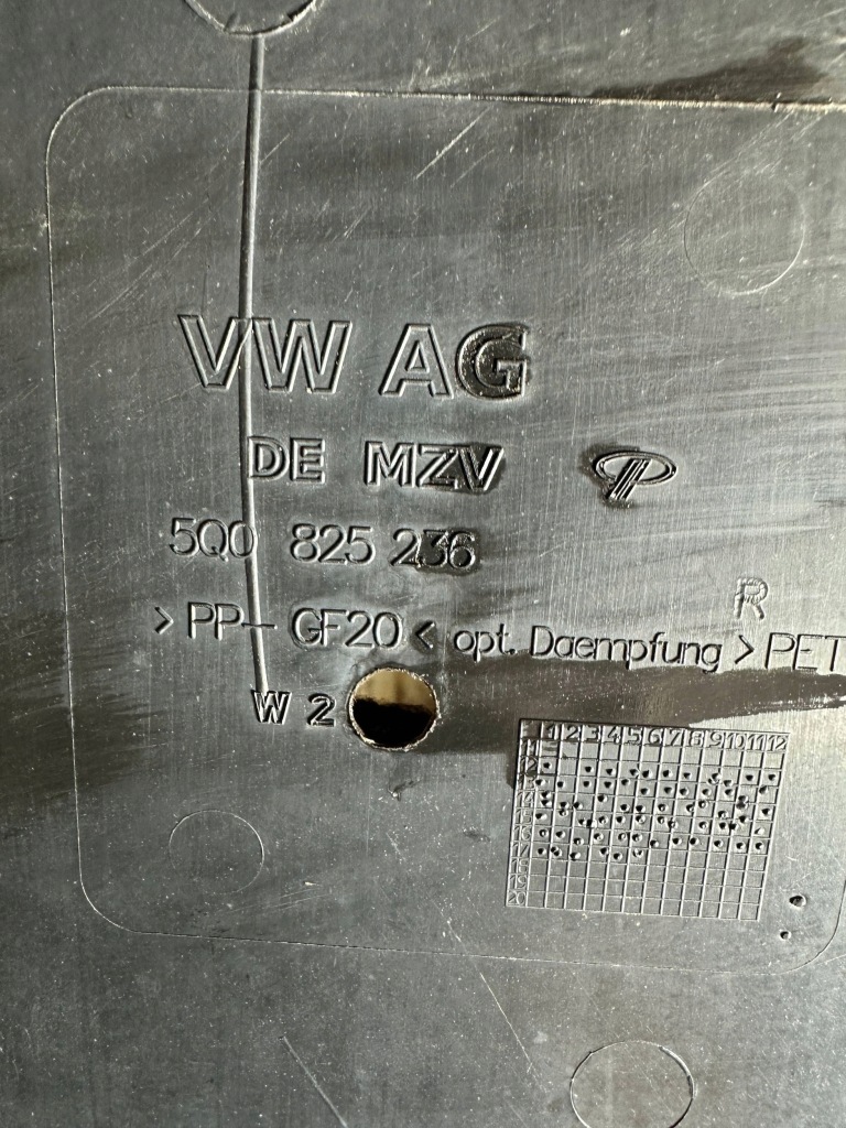 Купить Skoda superb vw golf seat leon audi a3 5q0825236 плита накладка под двигатель