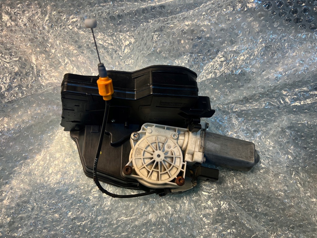 фото №1, Bmw e65 przedlift замок двері доводчик softclose правий задня 7028910