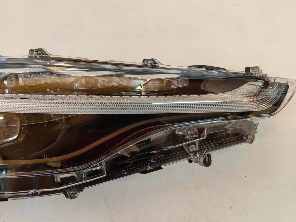 Toyota corolla cross - фара full led правый  cała Оригинал