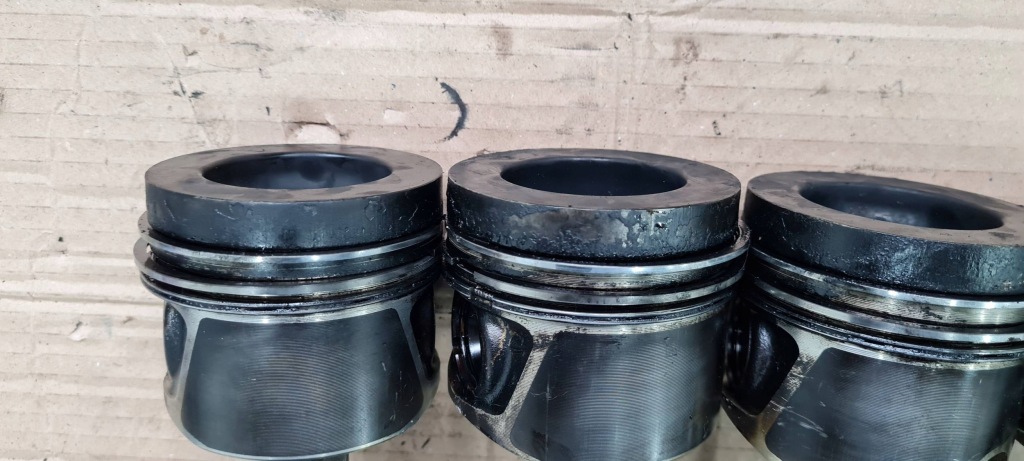 A5 8t поршень з шатун 2.0 tdi 03l107065g 038198401f 038j a4 b8 q5 a6 c7 Зі Шроту