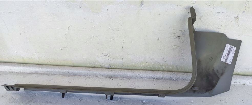 фото №6, Молдинг порог правый перед серая audi a6 4f1867272b