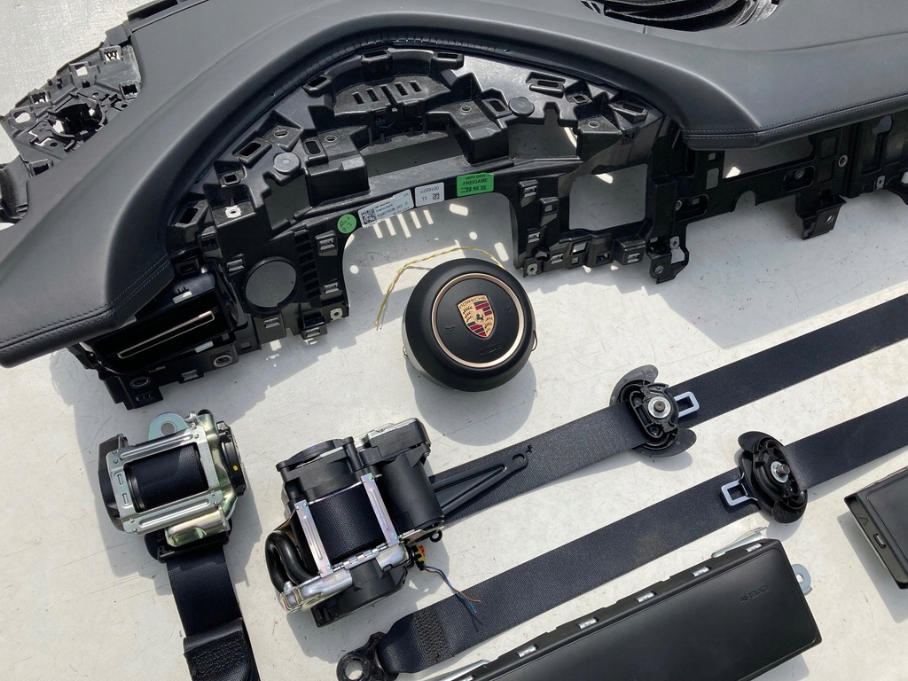 фото №5, Porsche taycan 9j1 приборная панель консоль подушки безопасности ремни