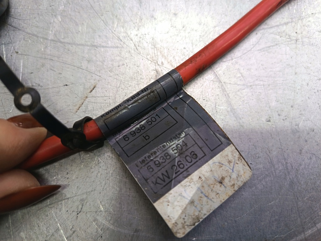 Купити Bmw e90 e91 e92 e93 шланг акумулятор plus 6938504