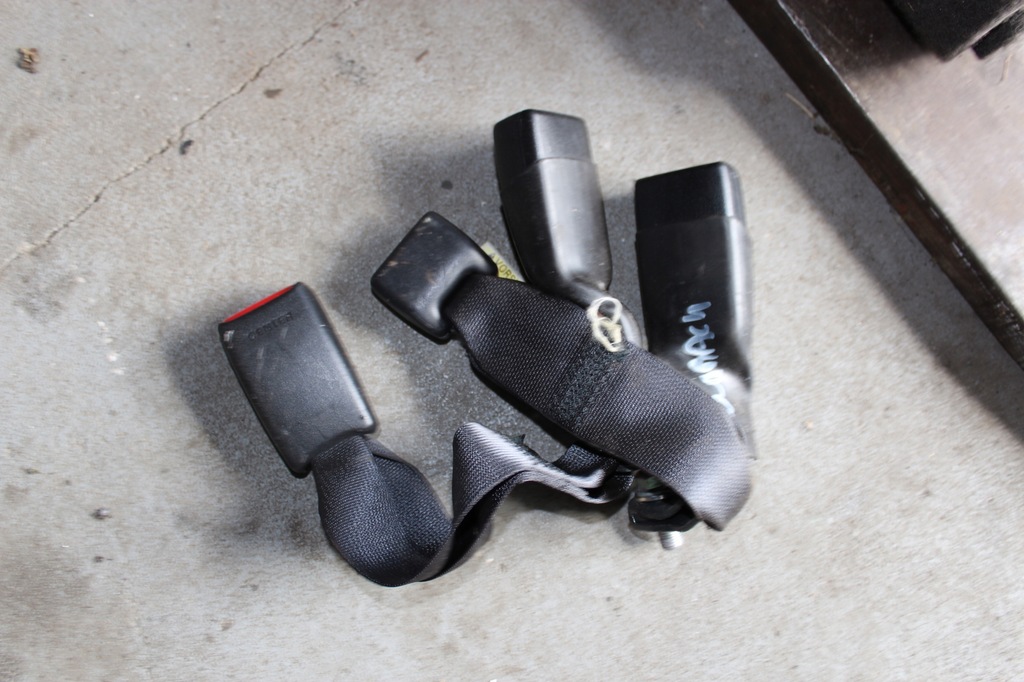 фото №1, Subaru outback iii 03-09 комплект защёлки ремней задняя