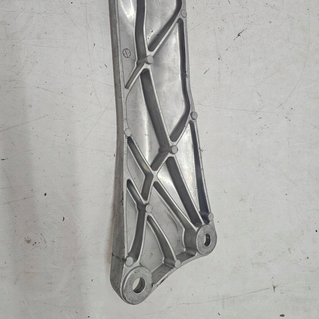 Купить Кронштейн кронштейн верхний tesla model s plaid 2022r 1420568-00-a