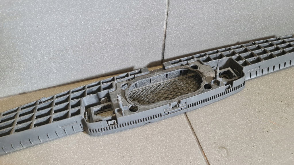 фото №8, Решітка обдув верхній середня audi a3 8p 8p0819635