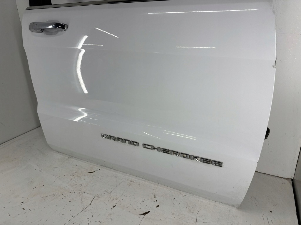 Дверь передние правая сторона jeep grand cherokee 68274938ad Недорого
