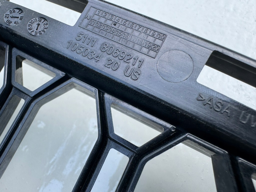 Bmw x5 4 iv g05 18-23r решётка средняя бампера перед передняя Оригинал