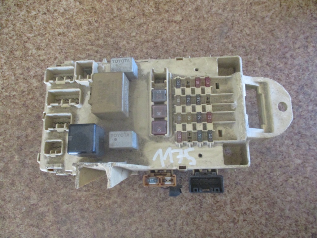 фото №1, Коробка запобіжників bsi yaris i 82730-0d020