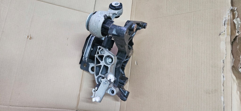 фото №1, Кронштейн подушка двигуна qashqai j10 1,6 dci 2013 r