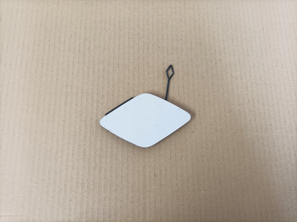 фото №1, Bmw g30 g31 lift заглушка фаркоп бампера перед 9498598