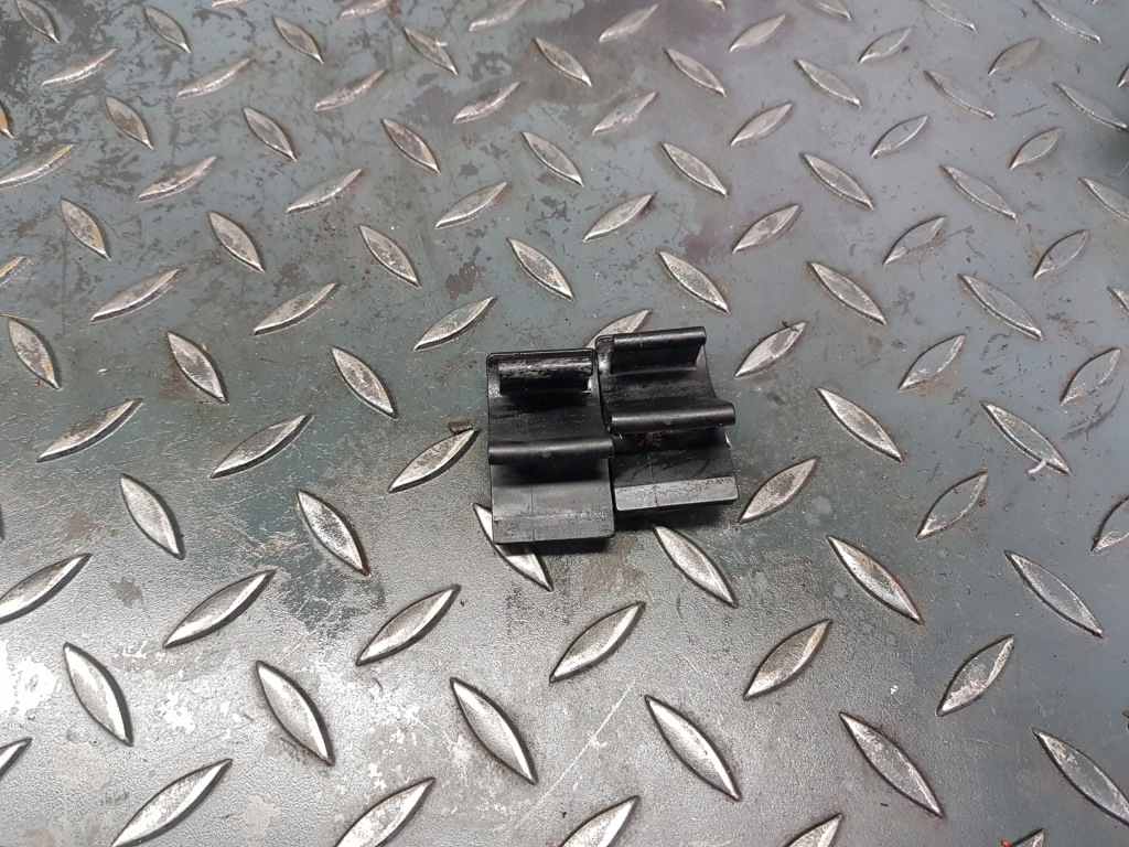 Кріплення радіатора верхній комплект  bmw e34 520i 525i m50b25nv Недорого