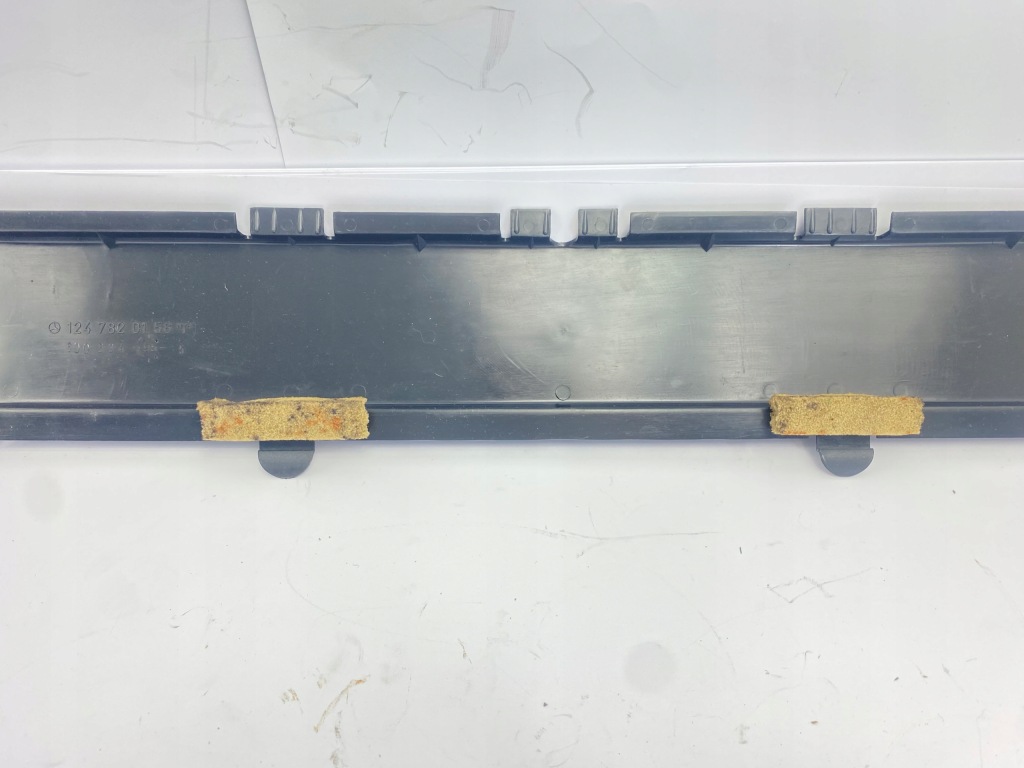 Пластик захист стельовий люк kombi mercedes 124 w124 1247820156 Оригінал