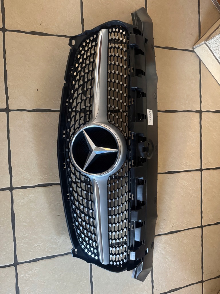 фото №1, Mercedes cla c117 2018 решётка радиатора решётка радиатора оригинал
