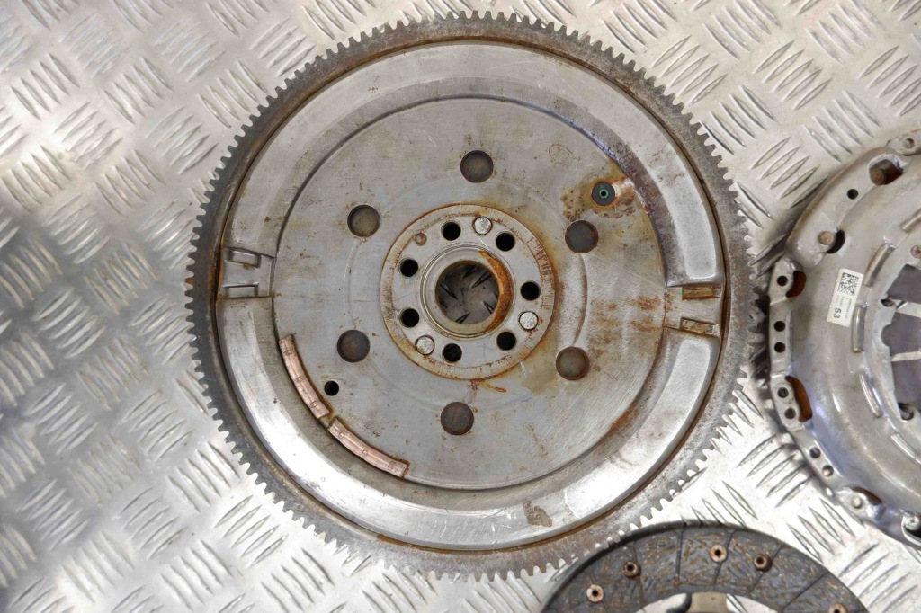 фото №8, Комплект зчеплення nissan qashqai ii j11, j11_ 302050418r 1.5l дизель 81kw