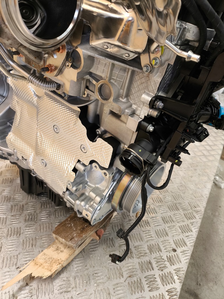 фото №7, Mercedes c klasa w206 двигатель 1.5 бензин 254915 kompletny