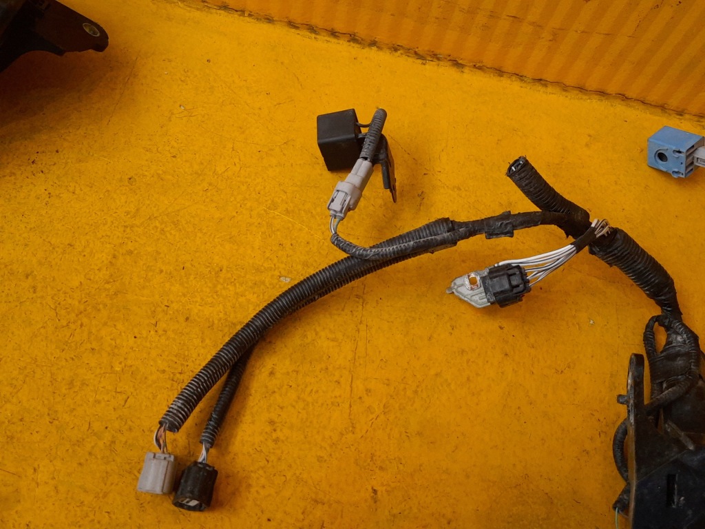 фото №8, Rav4 v 2.5 жгут электропроводка отсек двигателя