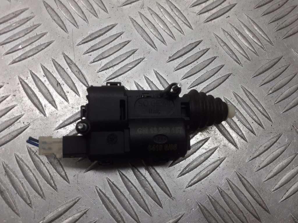 Купить Привод крышка топлива opel astra h iii 13208157