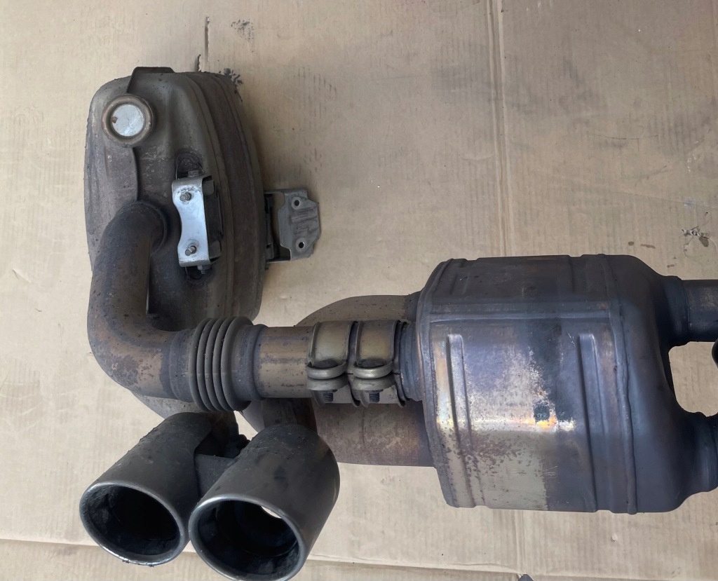 Porsche carrera 991 вихлоп гасник кінцевий активний 99111143707 Недорого