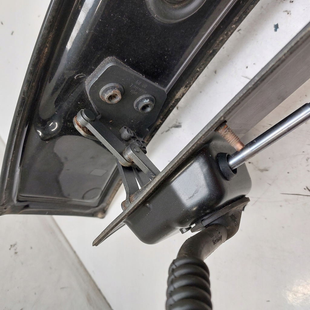 фото №13, Audi tt 8j спойлер крышки багажника электрический 8j0827948c