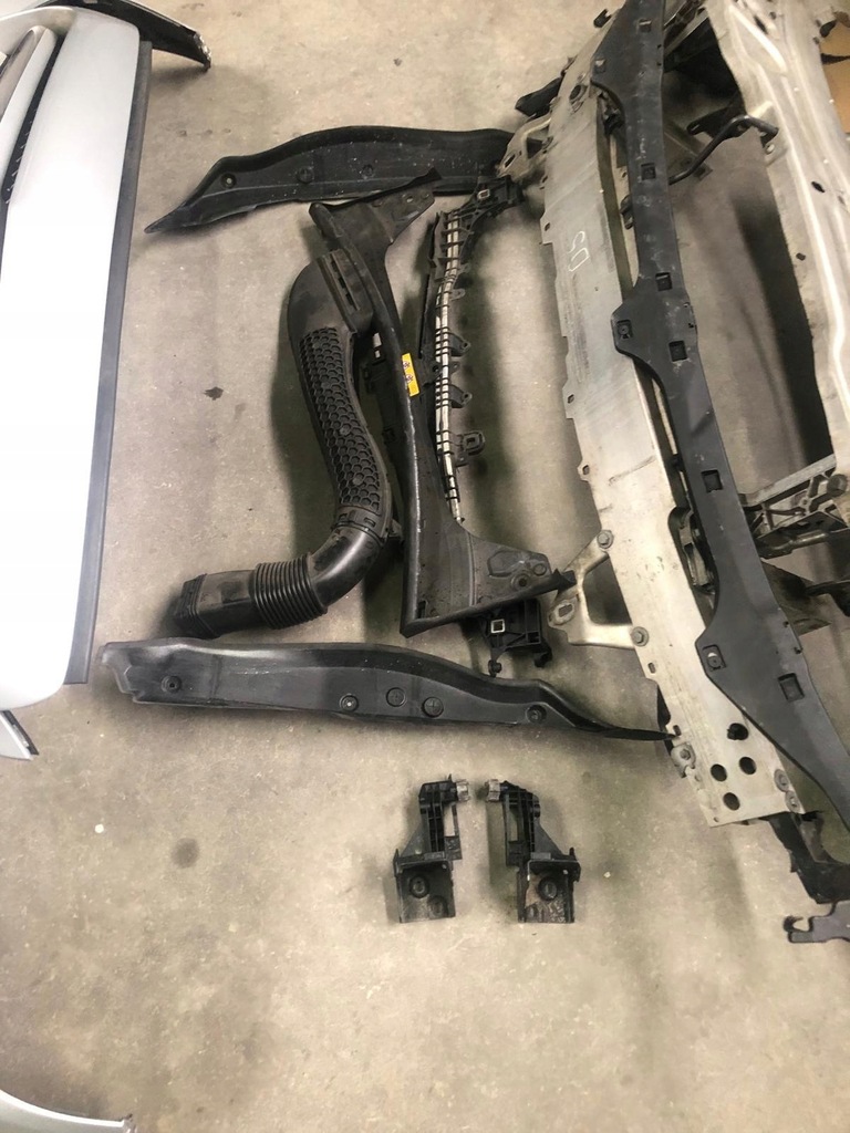 фото №10, Mercedes-benz w205 lift c-klasa оригинальный kompletny перед капот лампы