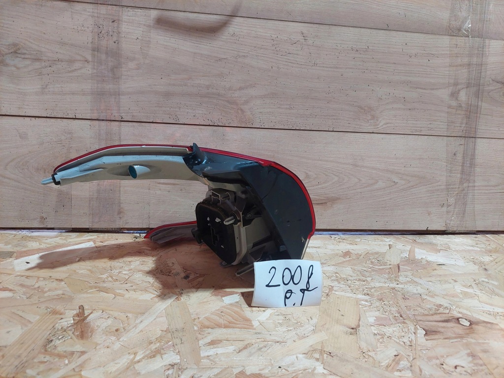 фото №2, Лампа задня права peugeot 2008 13- rok