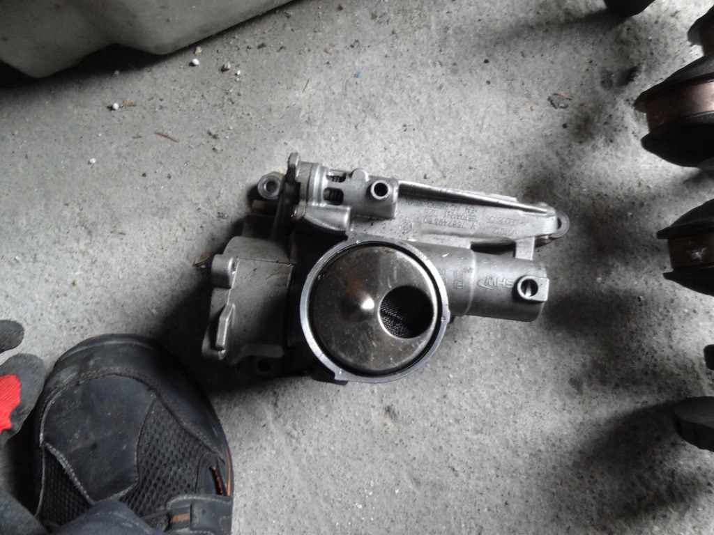 фото №1, Насос оливи v756749580 bmw mini cooper r50 r52 r53 peugeot 1.4 1.6 16v vti