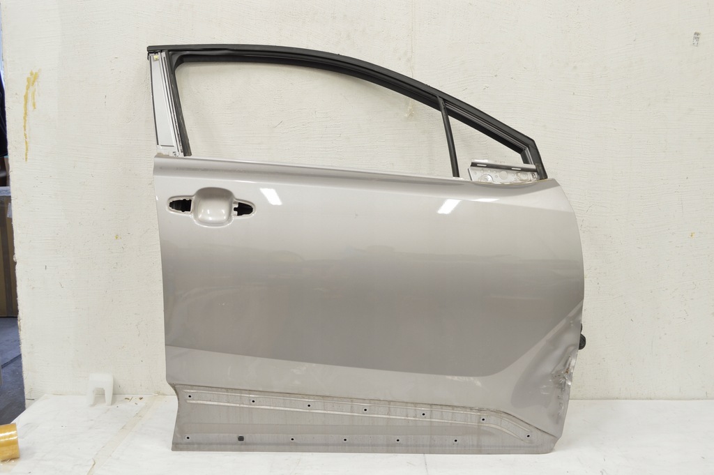 фото №1, Toyota c-hr chr 16r- дверь правое перед nowe oryg