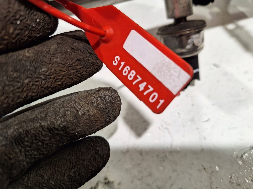 фото №7, Форсунки молдинг впрыскная 0261500073 citroen ds4 1.6 thp