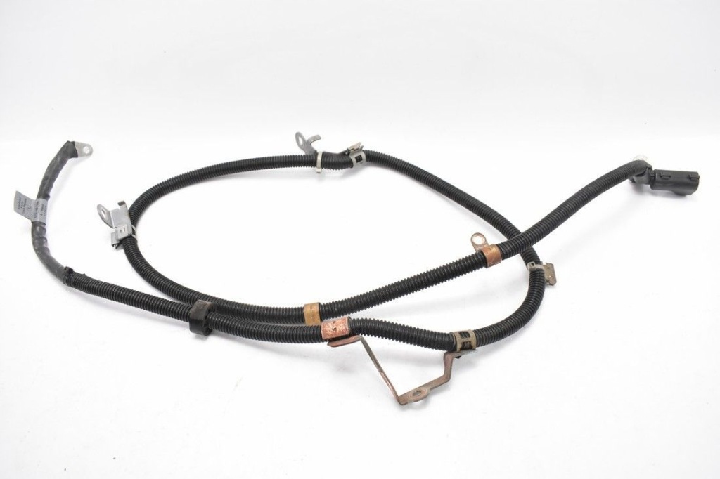 Купити Шланг генератора a2124407558 mercedes w212