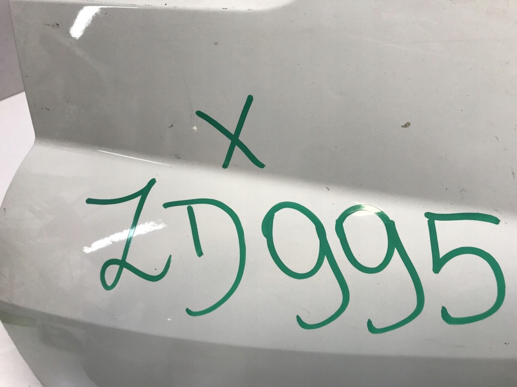 Iveco daily 2019- накладка решітка радіатора бампера 5802324877 в Україні