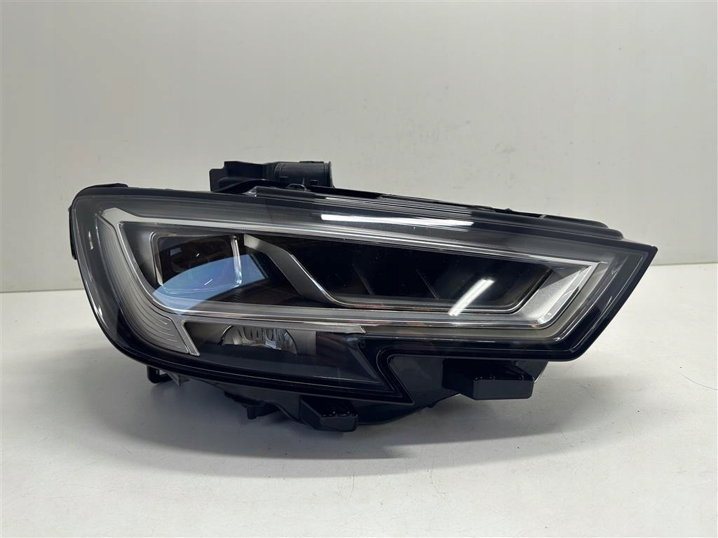 фото №1, Audi a3 s3 rs3 8v0 lift 17+ правая лампа перед matrix led
