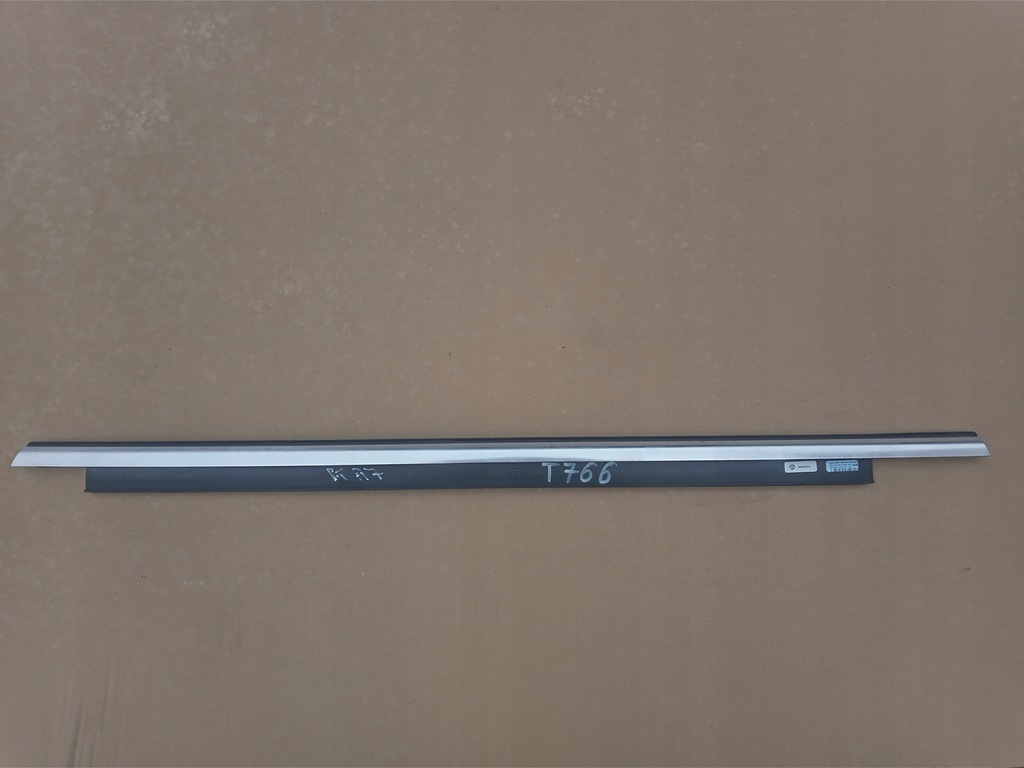 фото №1, Молдинг уплотнитель правый задняя audi a7 c7 4g8853764h