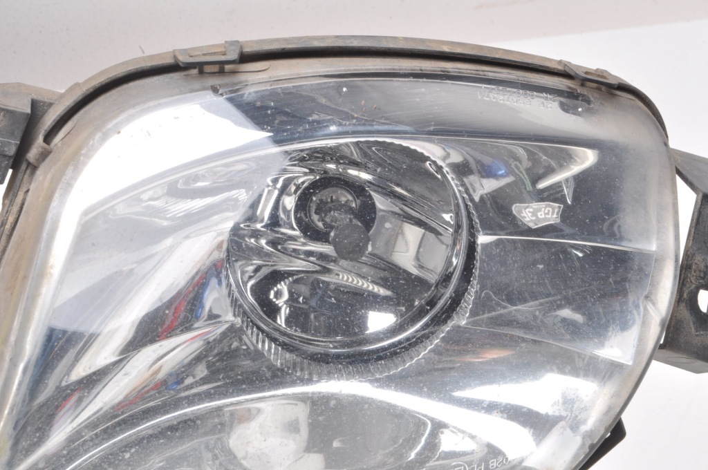 Peugeot 308 i протитуманна фара правий 9680498880 в Україні