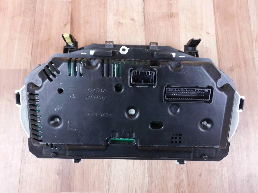 фото №5, Toyota yaris iii 1.5 hybrid счетчик 838000u390 83800-0u390