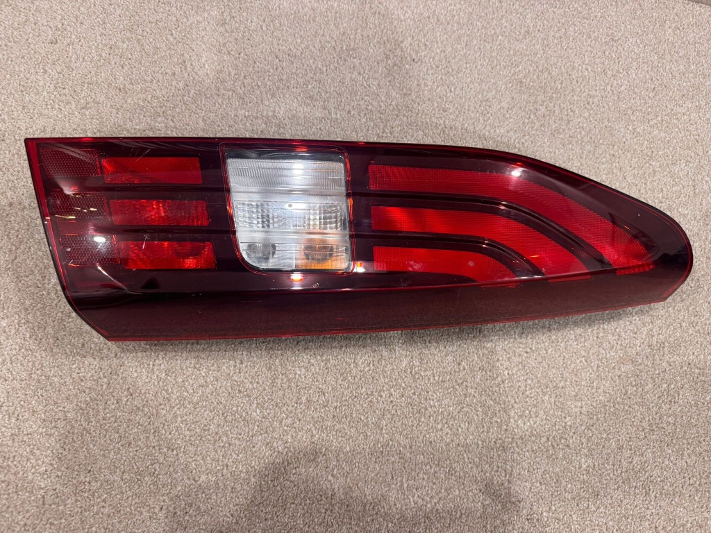 Купити Фара задні права peugeot rifter 9820555280