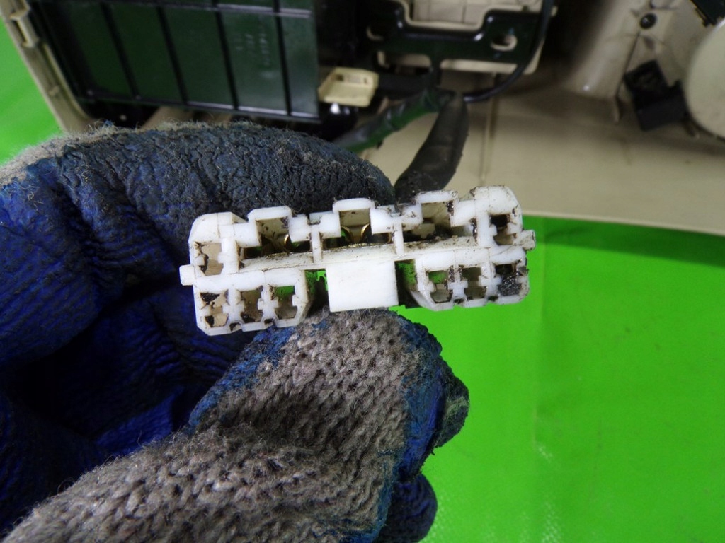 фото №13, Hyundai santa fe ii туннель средний подлокотник