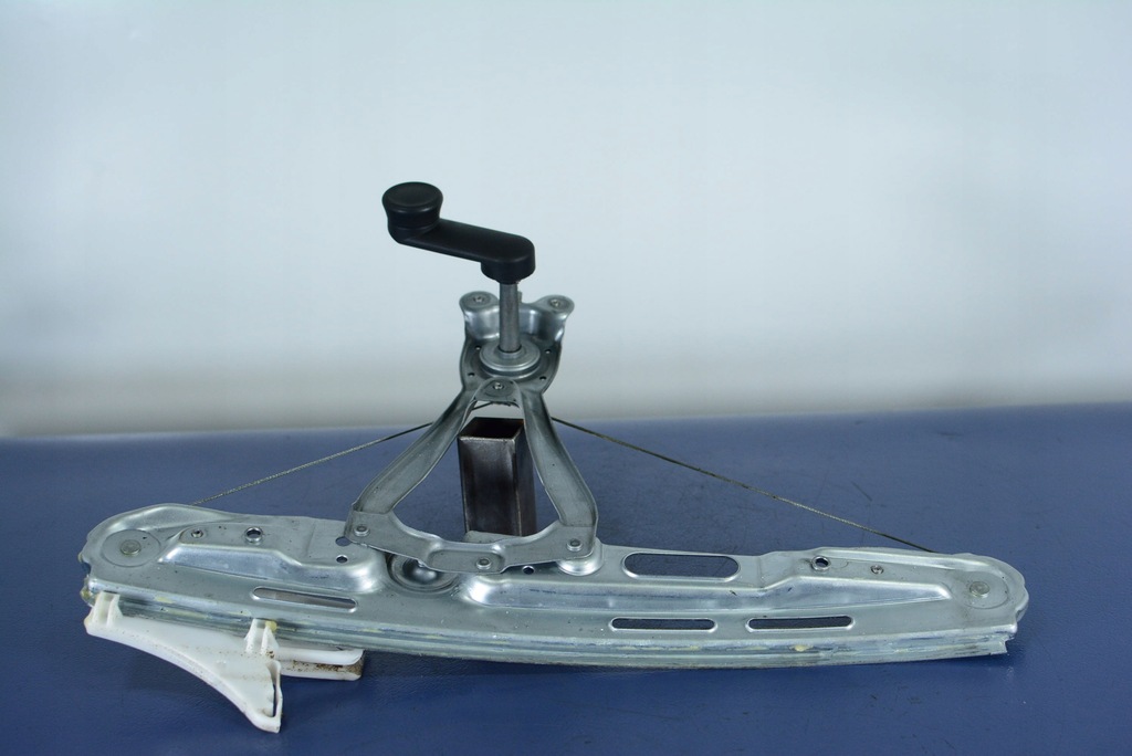 фото №1, Opel vectra c kombi подъемник задняя правый 24451525