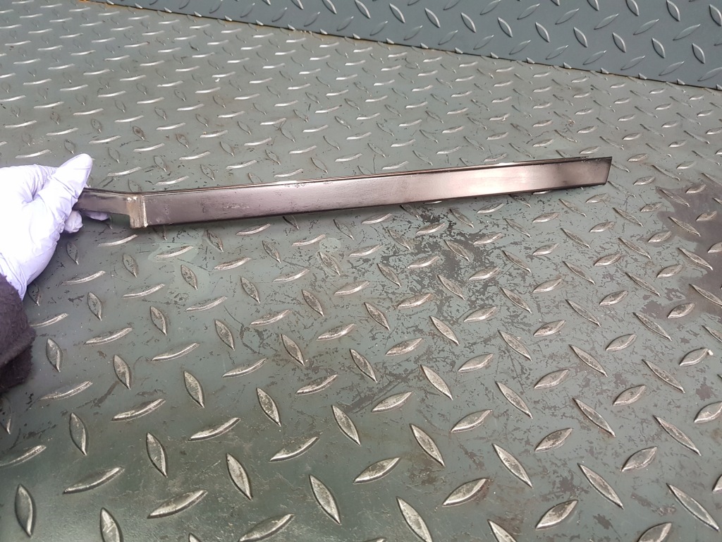 Купити Напрямна скло бічний двері лівий задній bmw e34 sedan