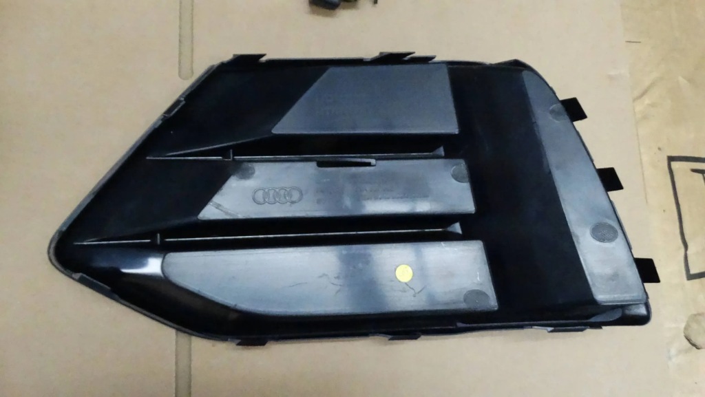 Решётка бампера правый перед 83a807682 audi q3 ii Недорого