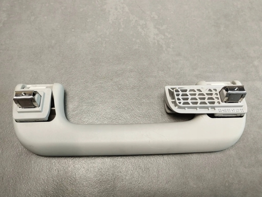 фото №2, Audi a3 8v ручка потолочный задняя 8v0857607a