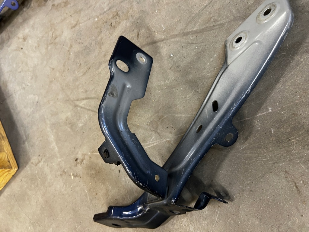 фото №4, Кронштейн кронштейн крила перед правий renault megane iv rpr terpr