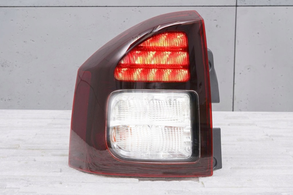 Jeep compass 2011-2017 фара кузовна led ліва задній 5272909ab в Україні