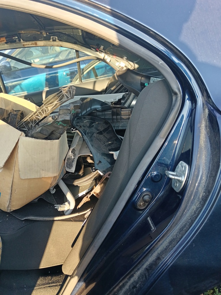 фото №8, Toyota avensis t25 sedan hb kombi прокладка дверь левая правая перед задняя