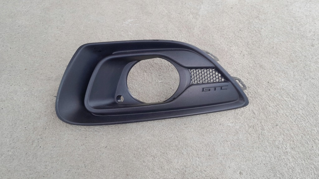 Купить Opel astra iv gtc левая решётка бампера